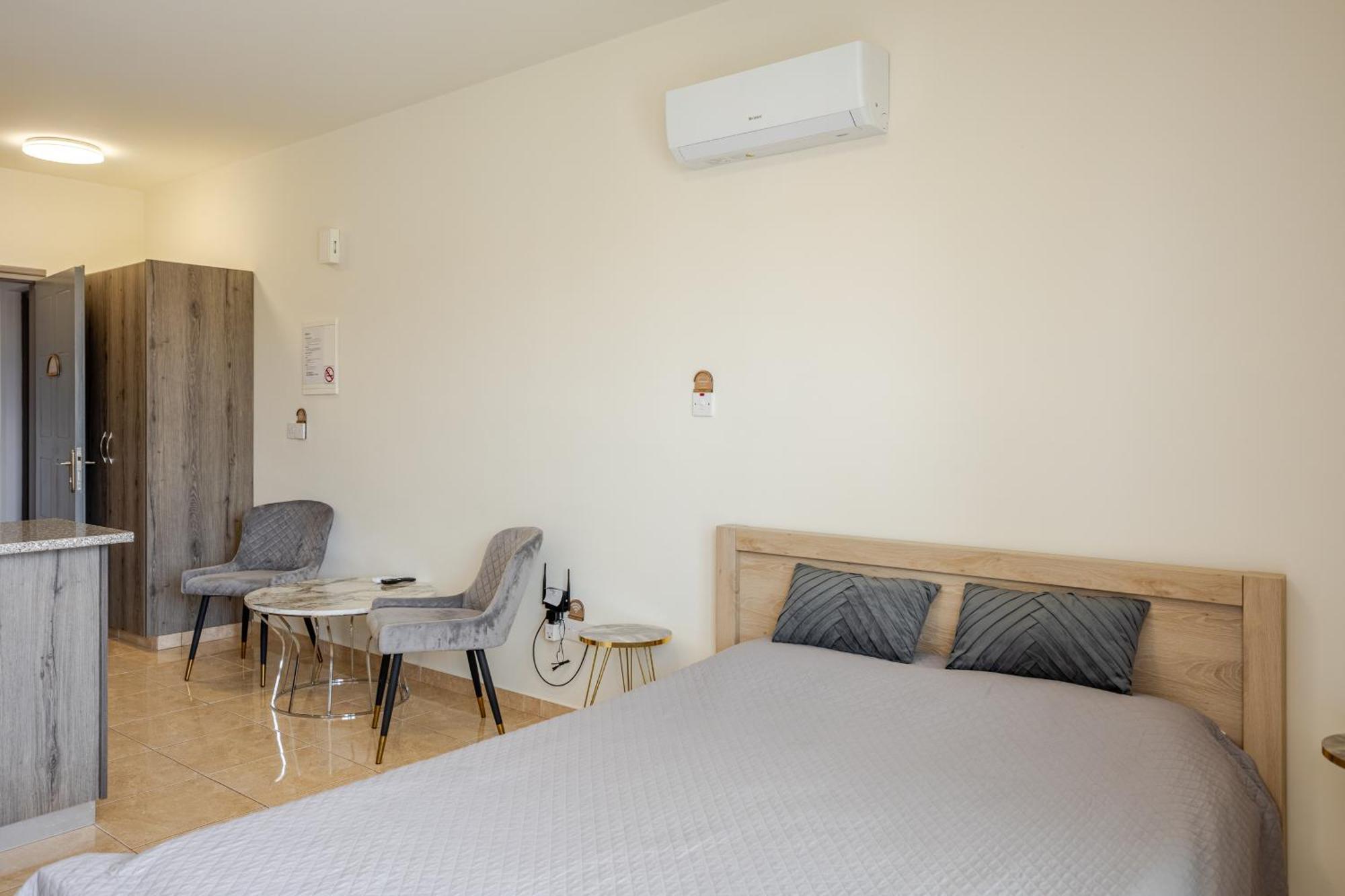 Danaos Seaside 103 With Pool In Tourist Area * Paphos